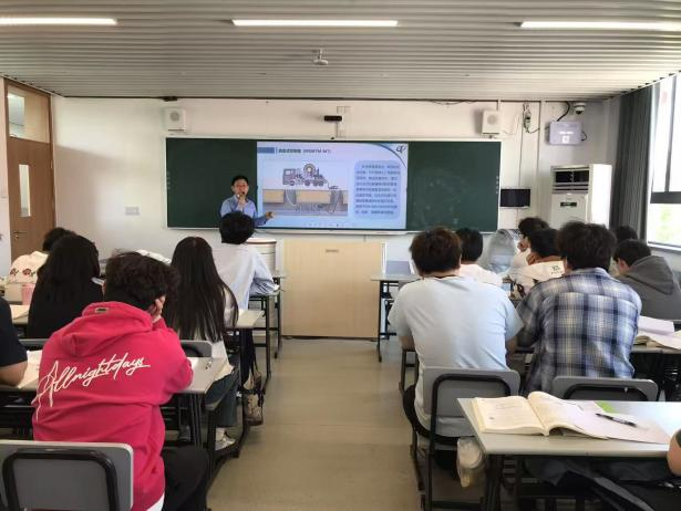 前沿技術(shù)進課堂  校企合作譜新章